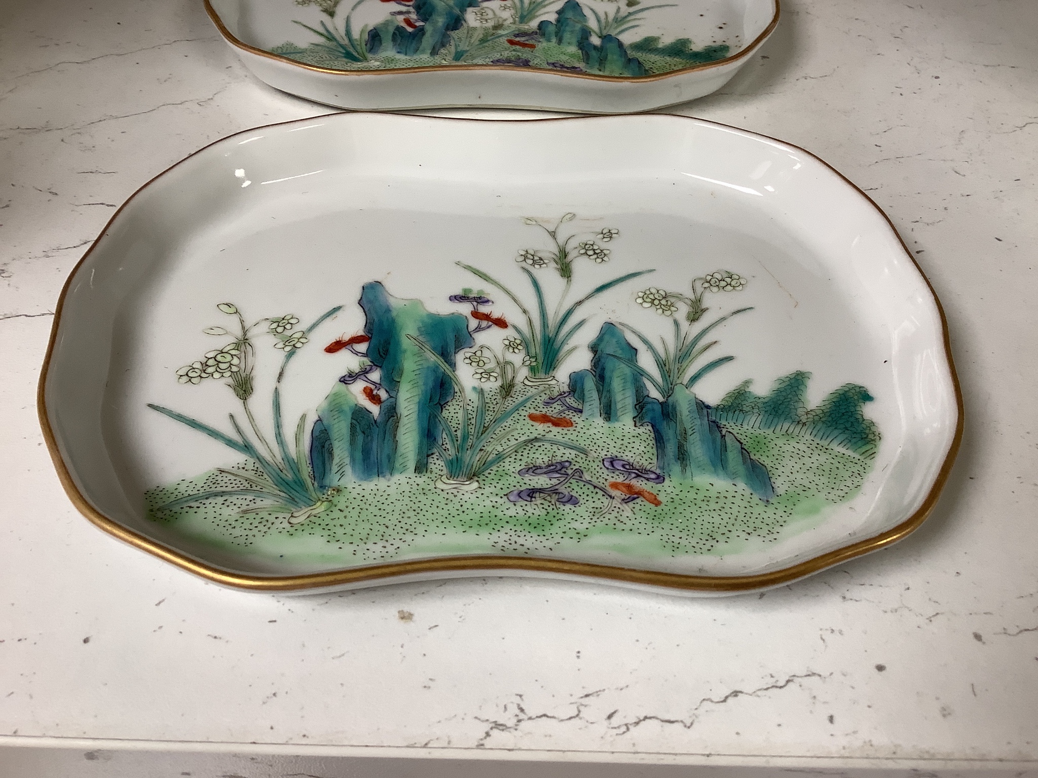 A pair of Chinese enamelled porcelain shaped dishes, length 17cm